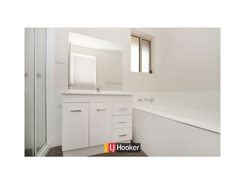 228 Macfarlane Burnet Avenue, Macgregor ACT 2615