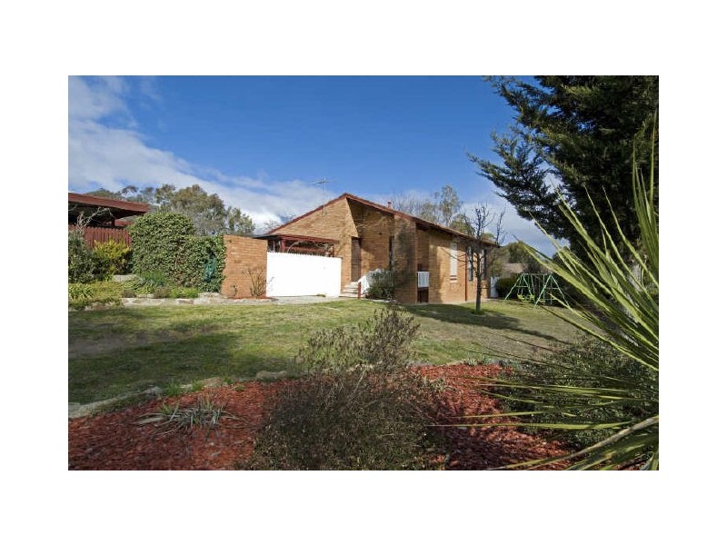 2 Platt Place, Charnwood ACT 2615