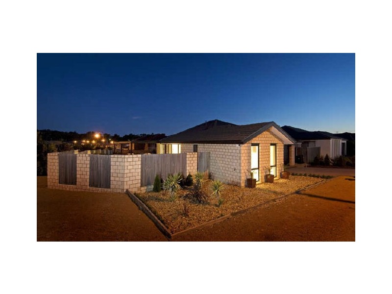 9 Simonetti Street, Dunlop ACT 2615