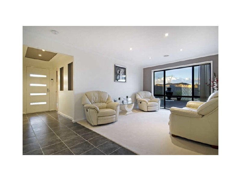 9 Simonetti Street, Dunlop ACT 2615