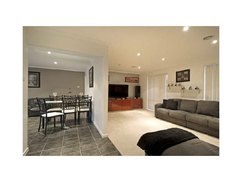 9 Simonetti Street, Dunlop ACT 2615