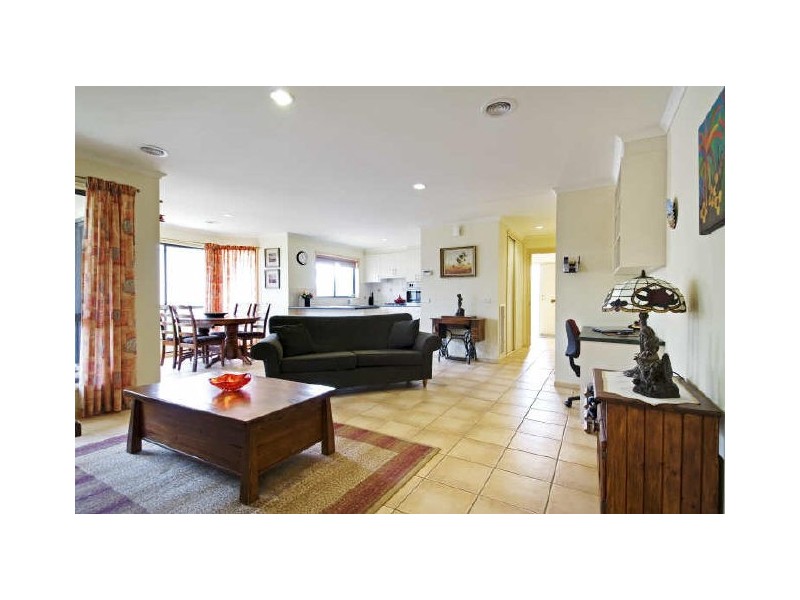 83 Polwarth Circuit, Dunlop ACT 2615