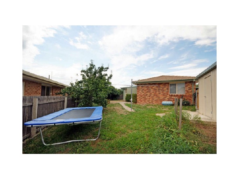 33 Evelyn Owen Crescent, Dunlop ACT 2615