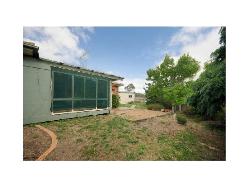33 Evelyn Owen Crescent, Dunlop ACT 2615