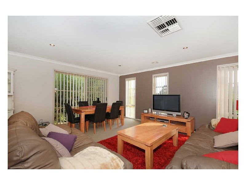 2/20 Splayd Close, Dunlop ACT 2615