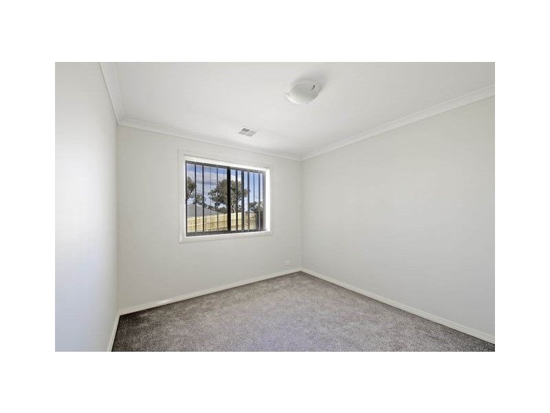 17 Kevin Curtis Crescent, Casey ACT 2913
