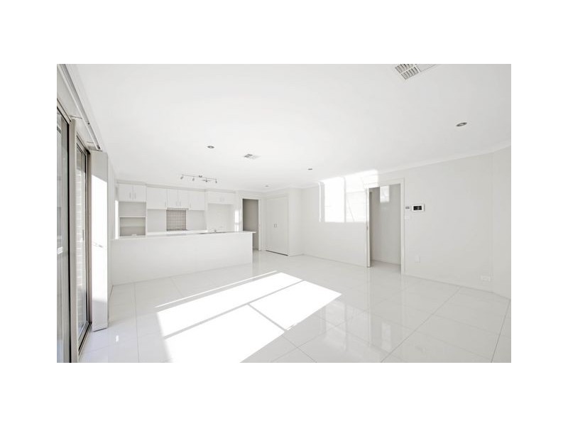 17 Kevin Curtis Crescent, Casey ACT 2913