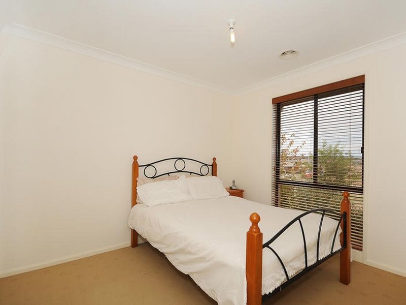 1/48 Siroset Close, Dunlop ACT 2615