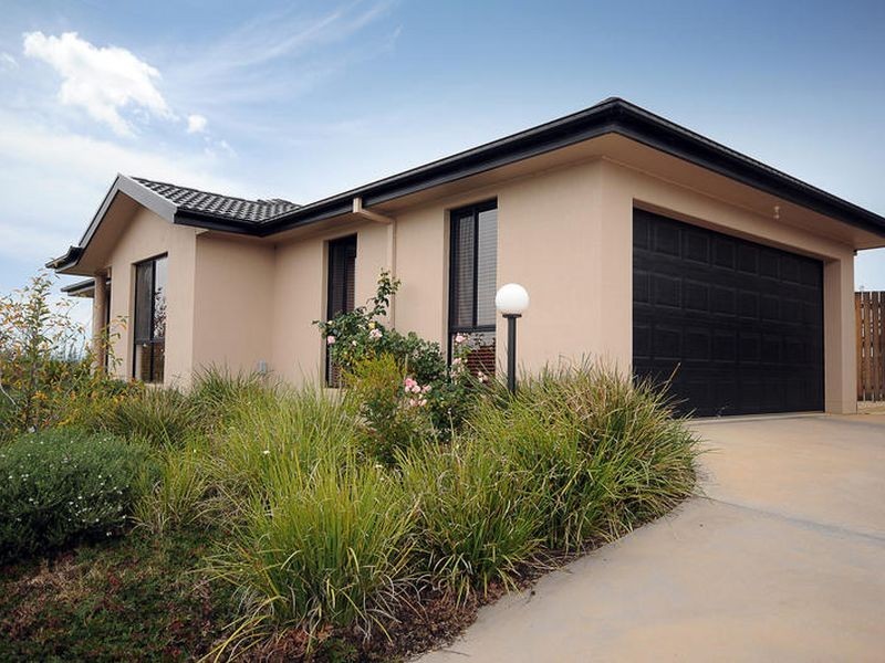 1/48 Siroset Close, Dunlop ACT 2615