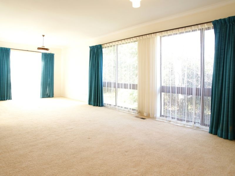 31 Dalley Crescent, Latham ACT 2615