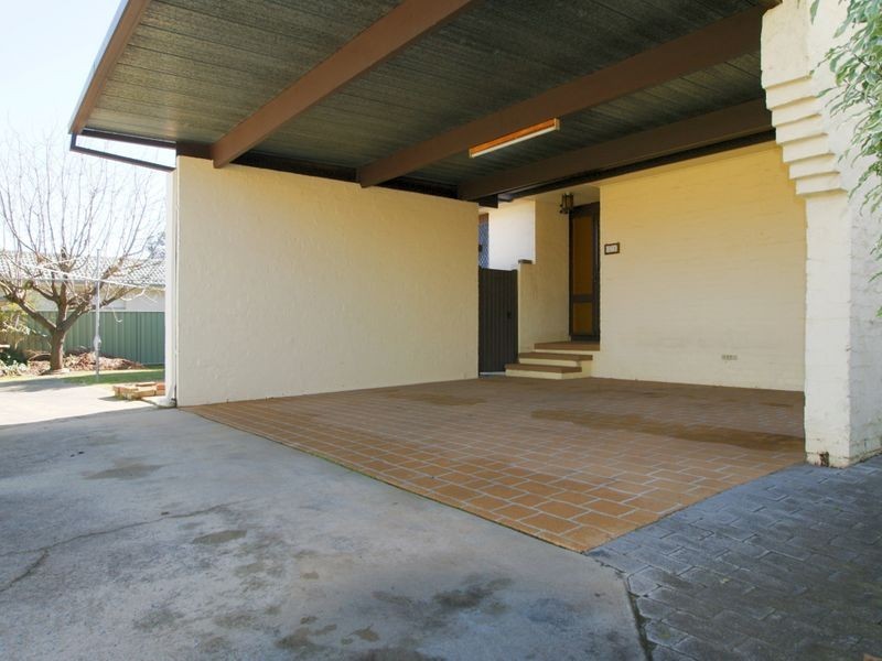 31 Dalley Crescent, Latham ACT 2615