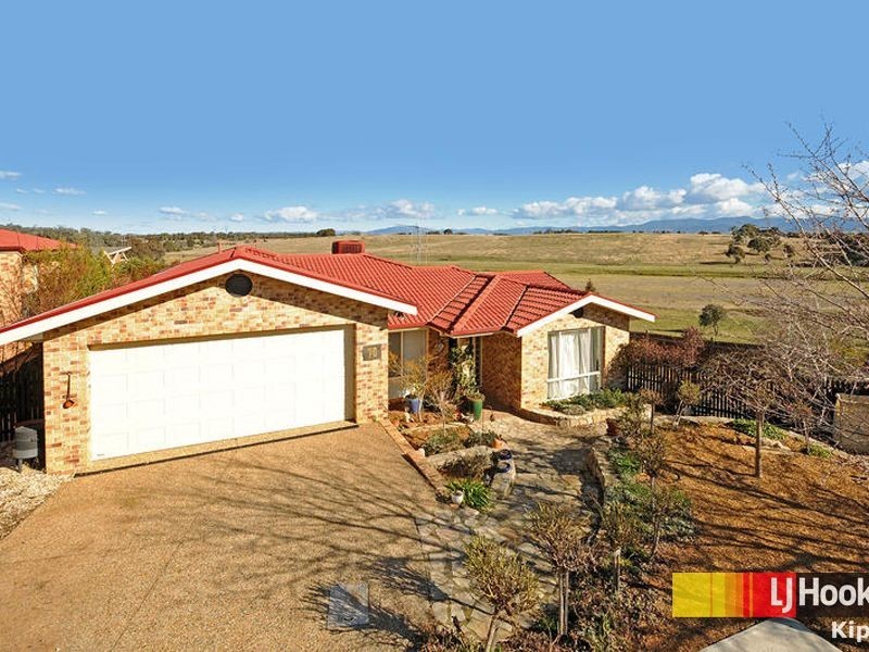 76 Hugh Mckay Crescent, Dunlop ACT 2615