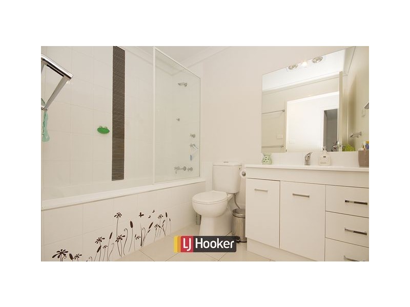 2/4 Jeff Snell Crescent, Dunlop ACT 2615