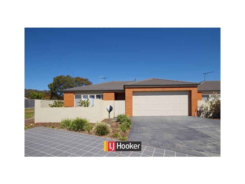 1/14 Pannameana Crescent, Jerrabomberra NSW 2619