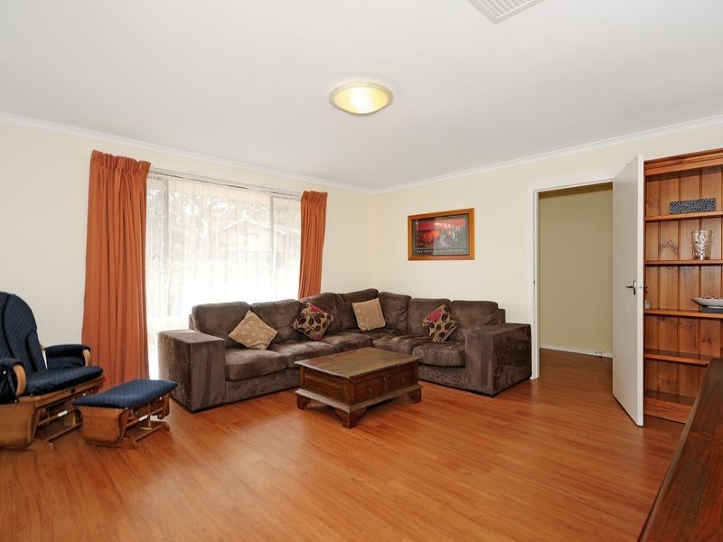 6 Birnie Place, Charnwood ACT 2615