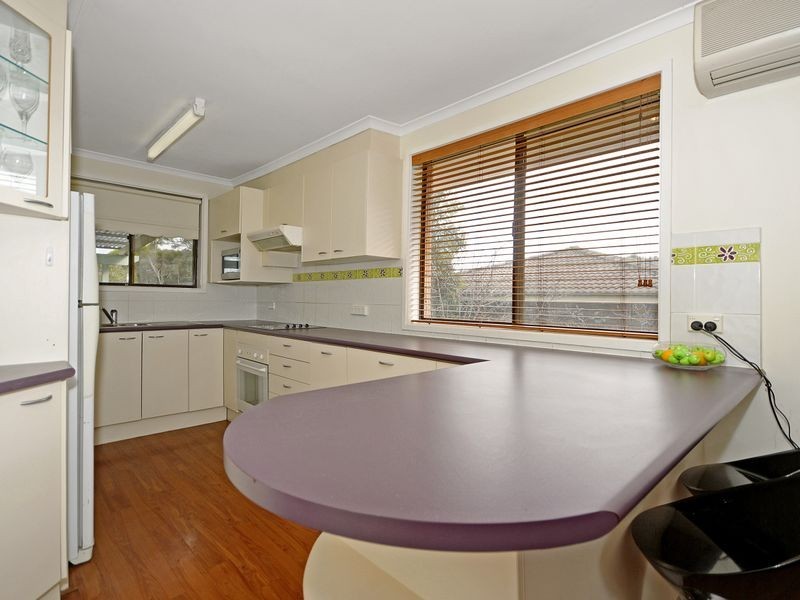 6 Birnie Place, Charnwood ACT 2615