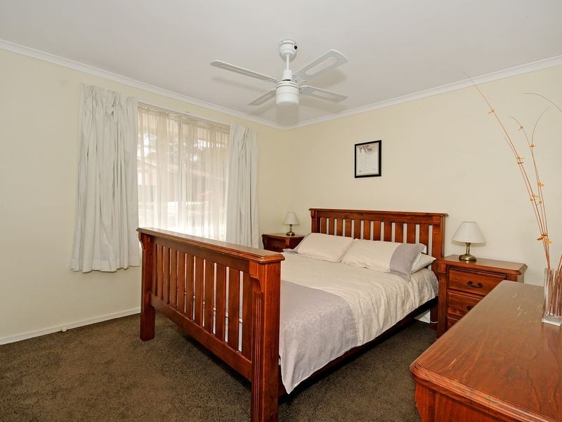 6 Birnie Place, Charnwood ACT 2615