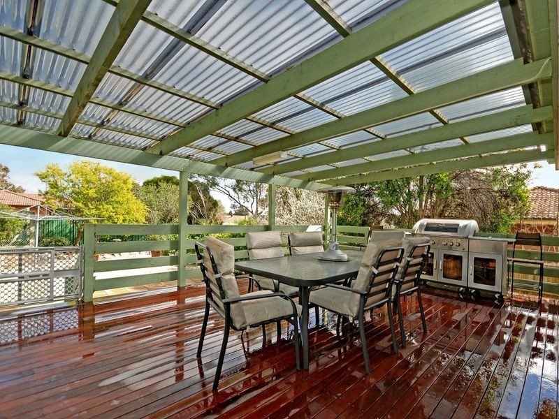 6 Birnie Place, Charnwood ACT 2615