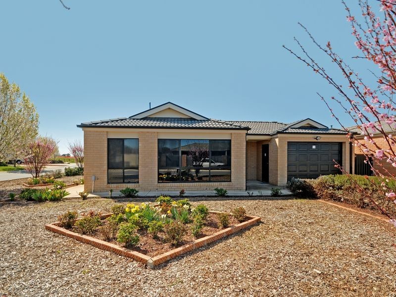 2 Edgley Place, Dunlop ACT 2615