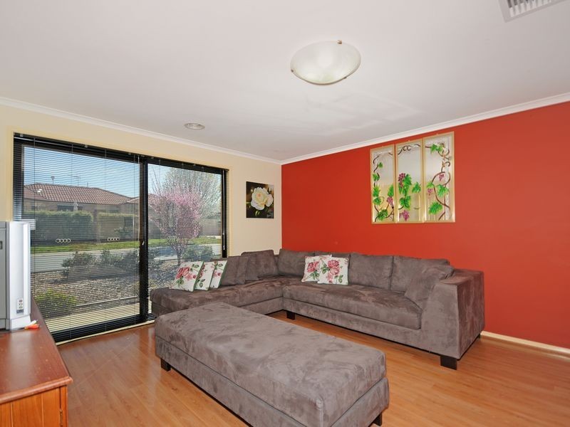 2 Edgley Place, Dunlop ACT 2615