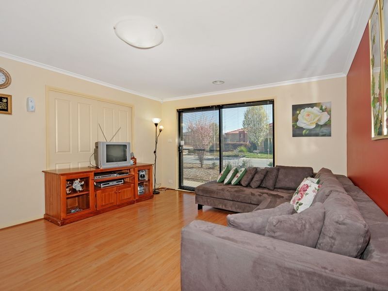 2 Edgley Place, Dunlop ACT 2615