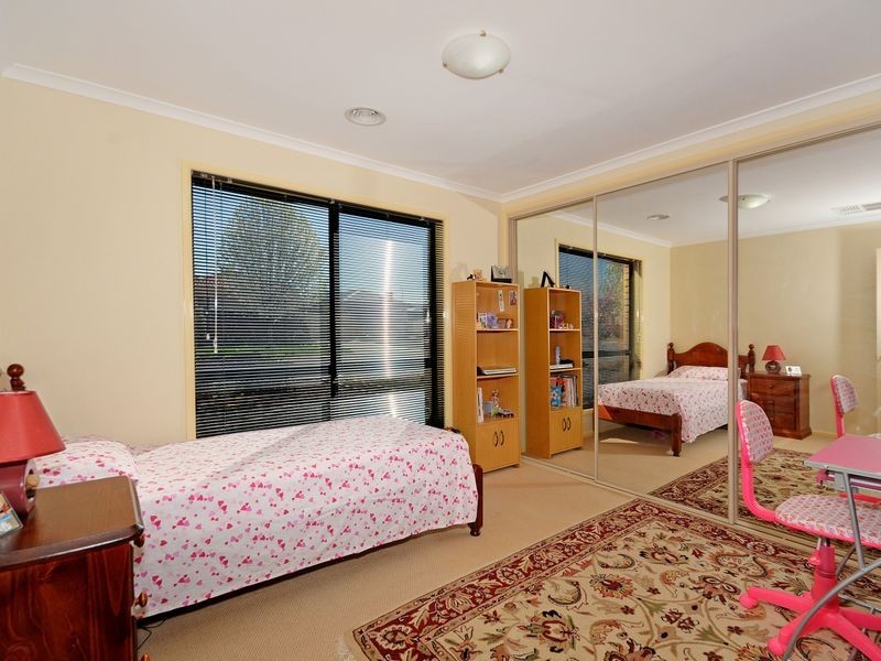 2 Edgley Place, Dunlop ACT 2615