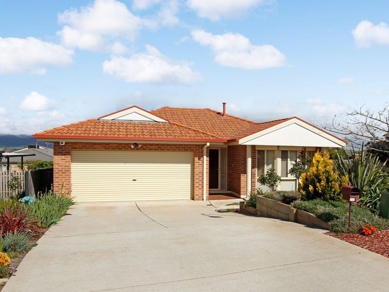 2 Tarrant Crescent, Dunlop ACT 2615