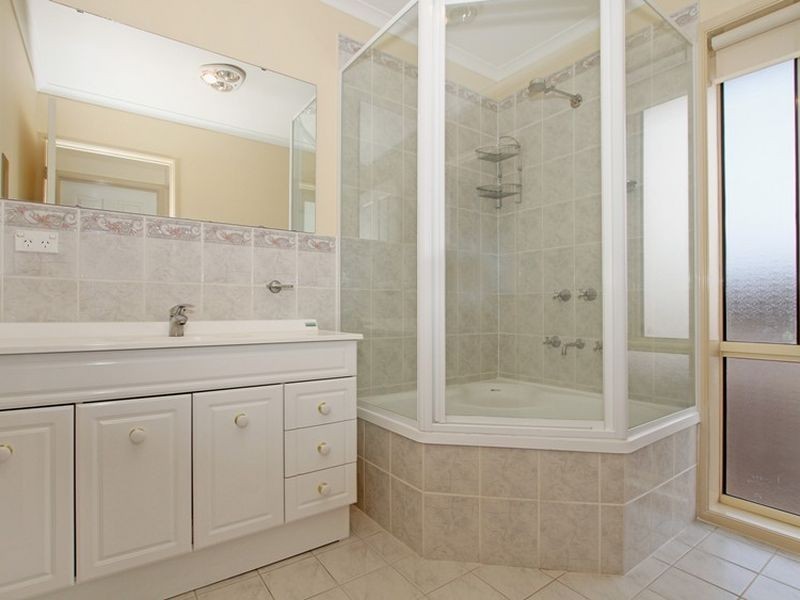 2 Tarrant Crescent, Dunlop ACT 2615