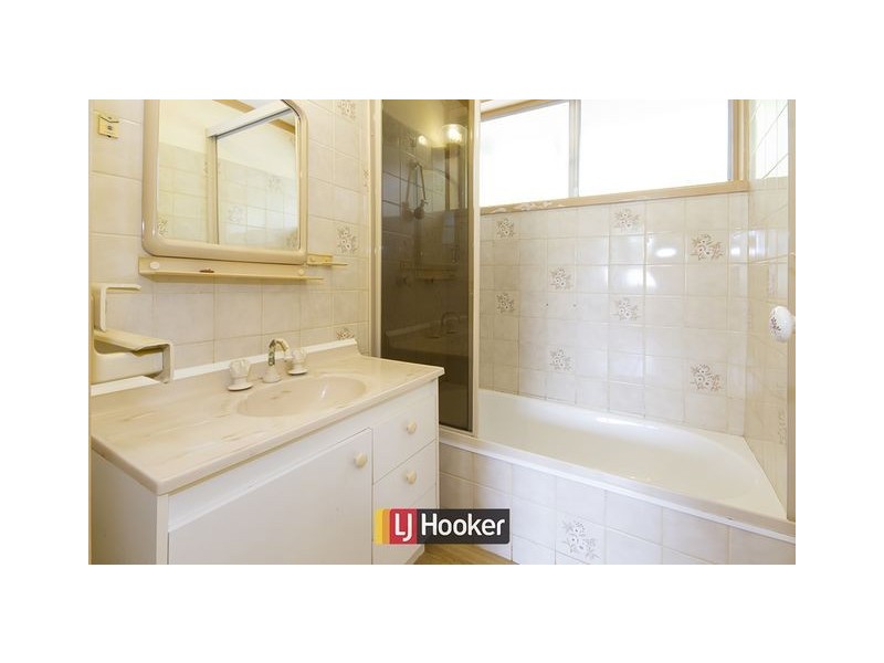 6 Worrell street, Holt ACT 2615