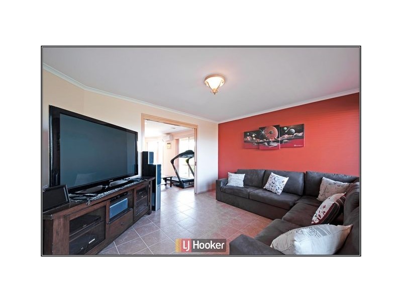 18 Dacomb Court, Dunlop ACT 2615