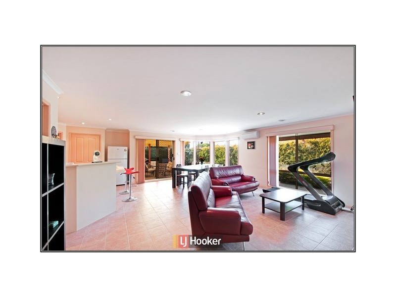 18 Dacomb Court, Dunlop ACT 2615