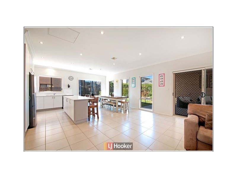 136 Hoskins Street, Franklin ACT 2913