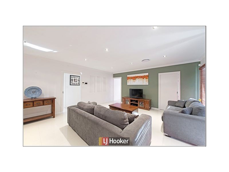 9 Stang Place, Macgregor ACT 2615