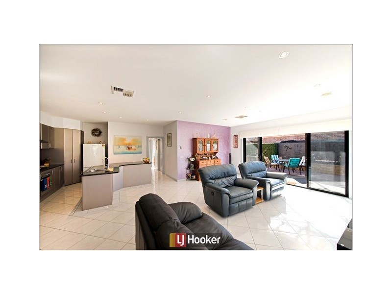 16 Mary Hall Circuit, Dunlop ACT 2615