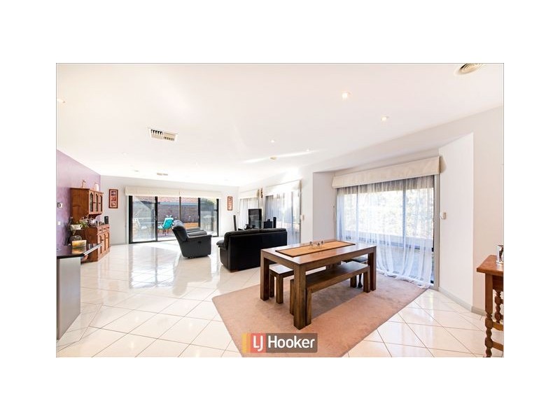 16 Mary Hall Circuit, Dunlop ACT 2615