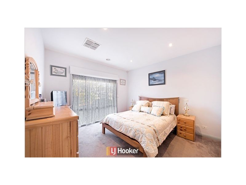 16 Mary Hall Circuit, Dunlop ACT 2615