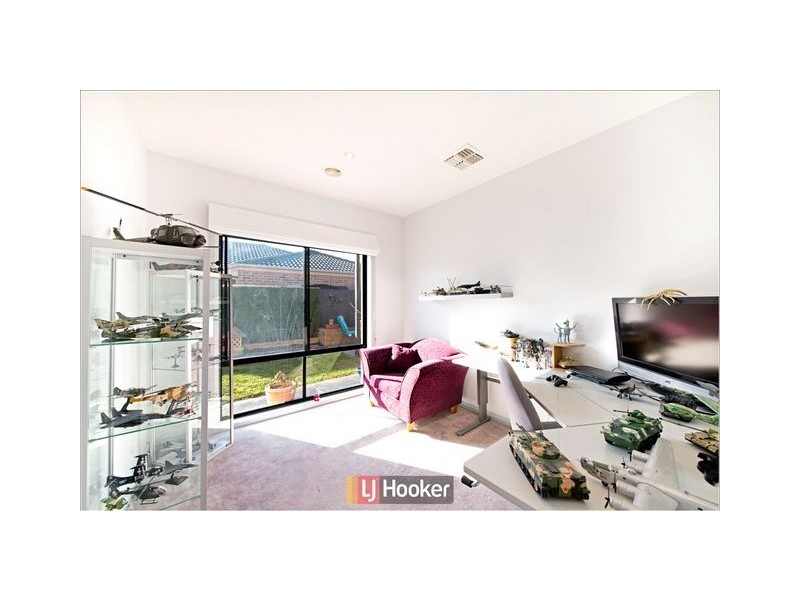 16 Mary Hall Circuit, Dunlop ACT 2615