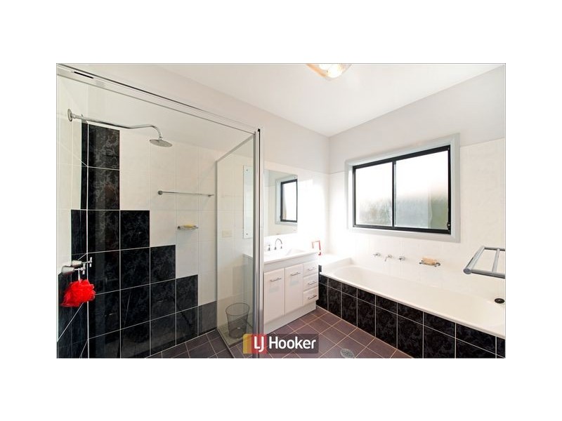 16 Mary Hall Circuit, Dunlop ACT 2615