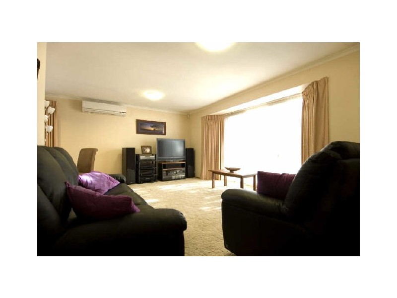 10 Woinarski Place, Latham ACT 2615