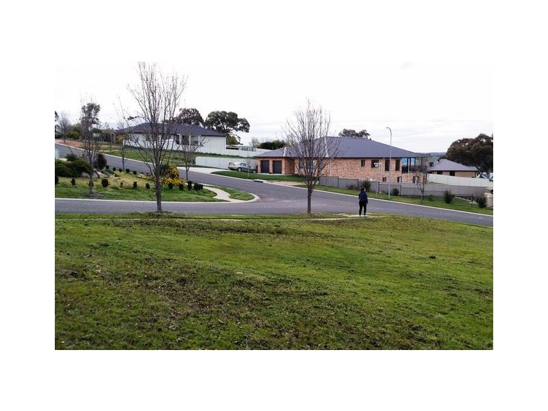 12 Hatton Drive, Yass NSW 2582