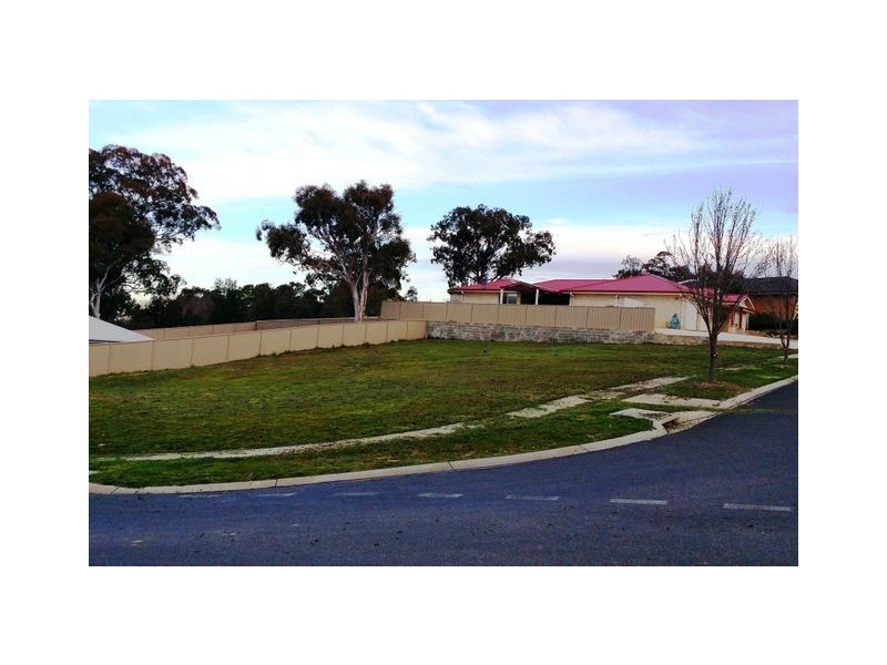 12 Hatton Drive, Yass NSW 2582