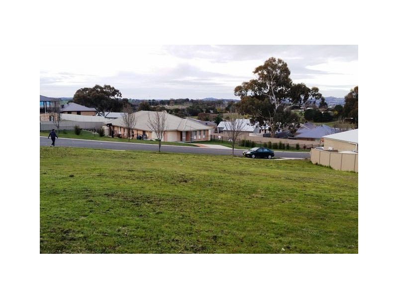 12 Hatton Drive, Yass NSW 2582