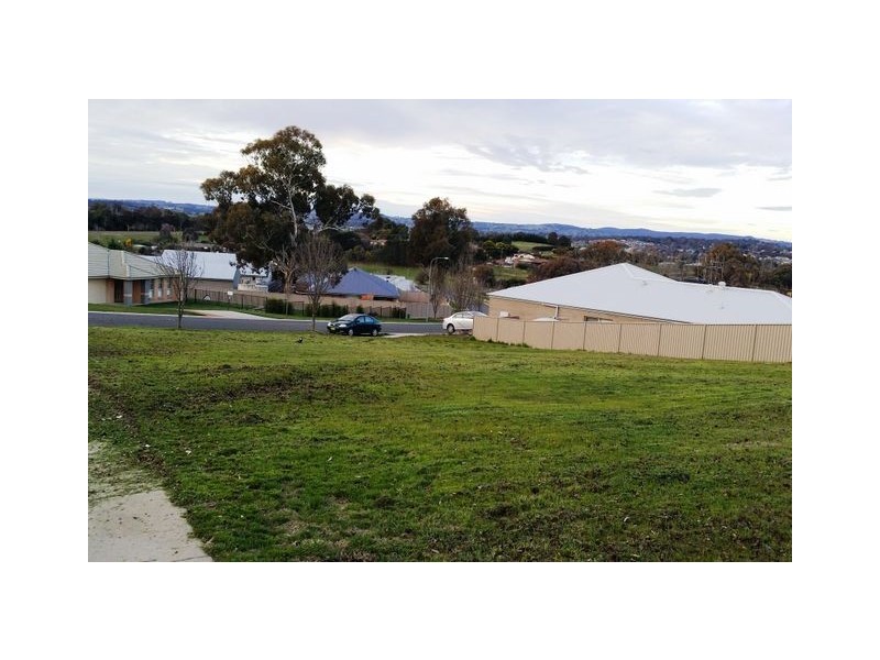 12 Hatton Drive, Yass NSW 2582
