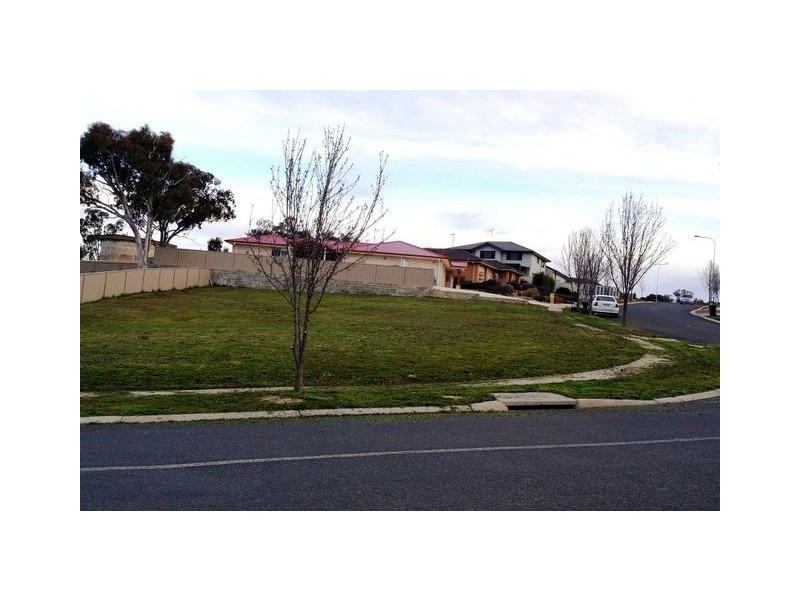 12 Hatton Drive, Yass NSW 2582