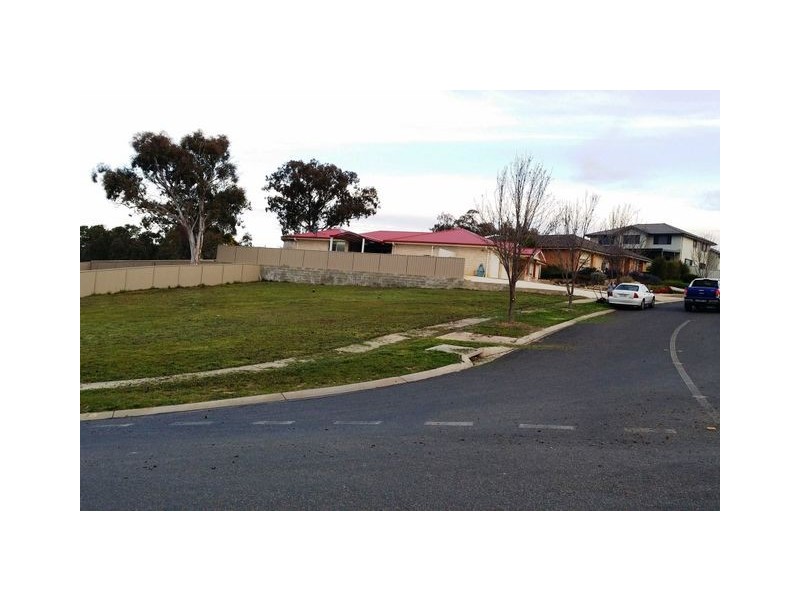 12 Hatton Drive, Yass NSW 2582