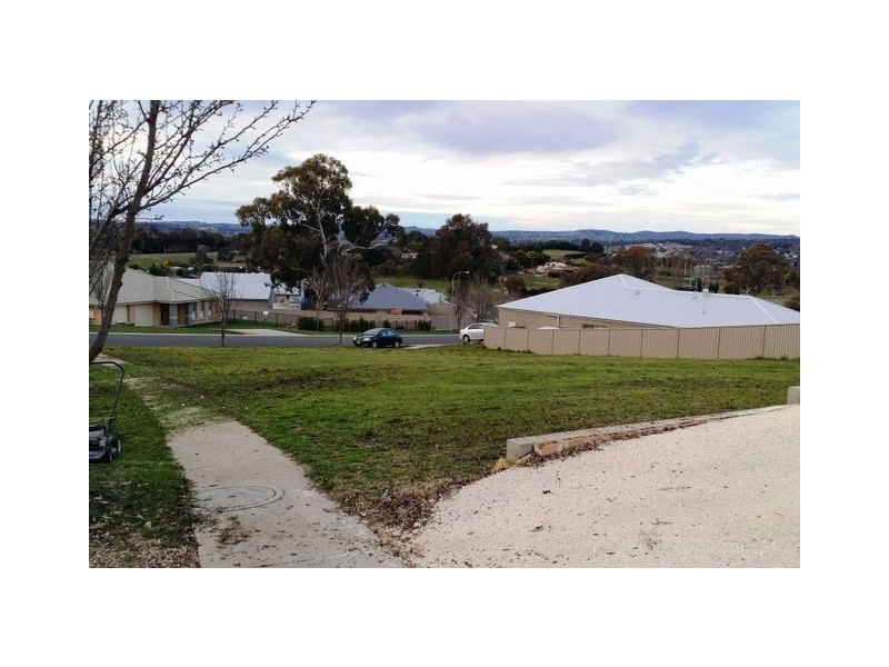 12 Hatton Drive, Yass NSW 2582