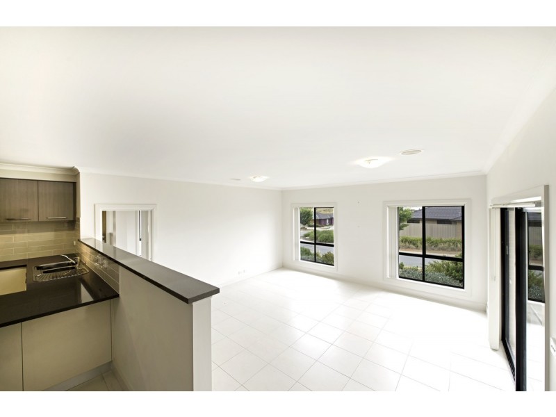 24 Greenman Street, Macgregor ACT 2615