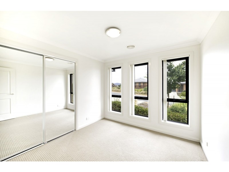 24 Greenman Street, Macgregor ACT 2615