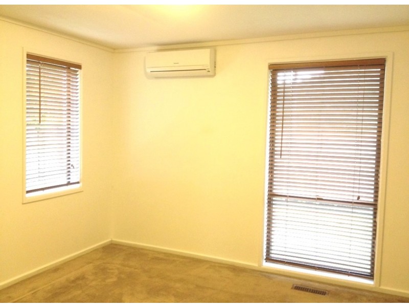 2 Leycester Place, Charnwood ACT 2615