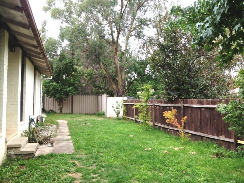 2 Leycester Place, Charnwood ACT 2615